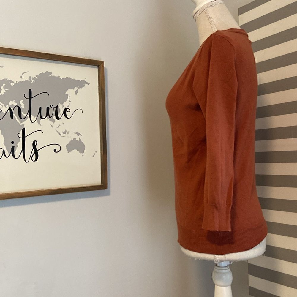 Modcloth Rust Orange 3/4 Sleeve Knit Button Shoulder Sweater Size Medium - Picture 5 of 10